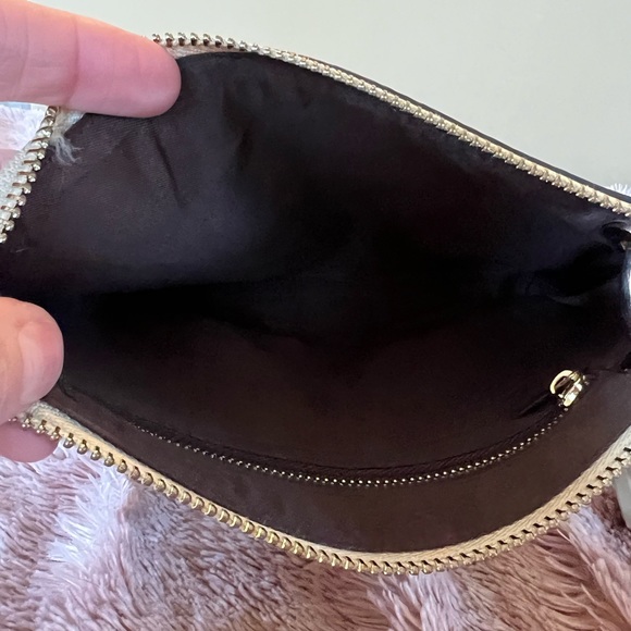 NWOT CLN wristlet with gold hardware and clip to hook onto purse or belt loop - Picture 4 of 7